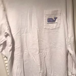 Crew neck vineyard vines breast cancer tee